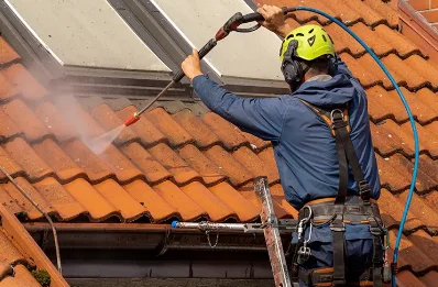 Démoussage et hydrofuge de toiture à Valmont